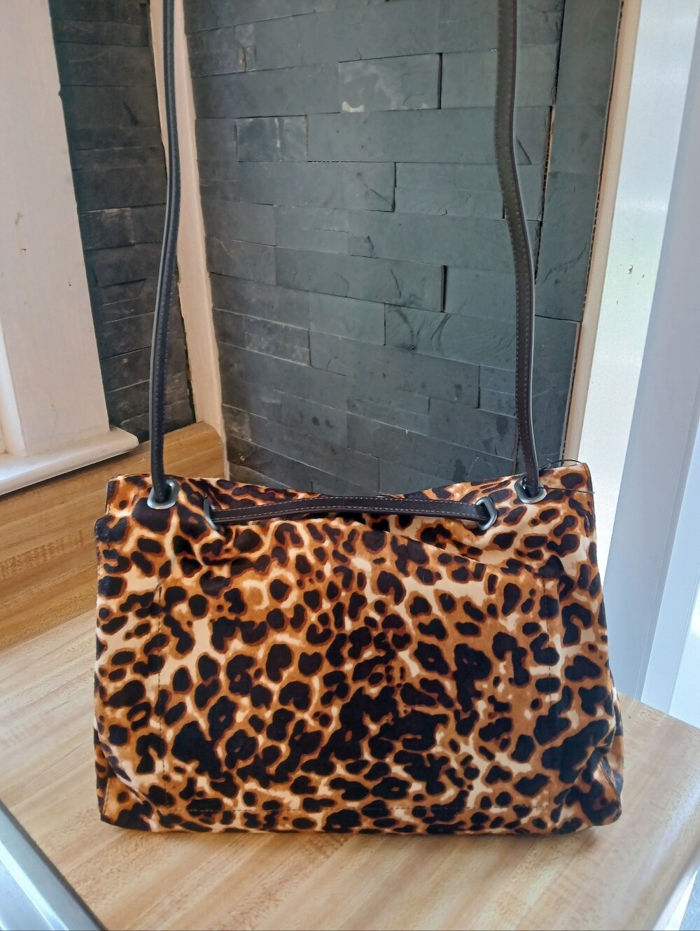 Kurt Geiger NWT Leopard Soho Crossbody W/Adjustable Strap & Dustbag - Picture 7 of 8
